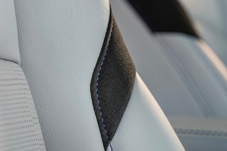 Sistema de infoentretenimiento con pantalla extendida HD de 33 pulgadas en tu Cadillac XT4 2025