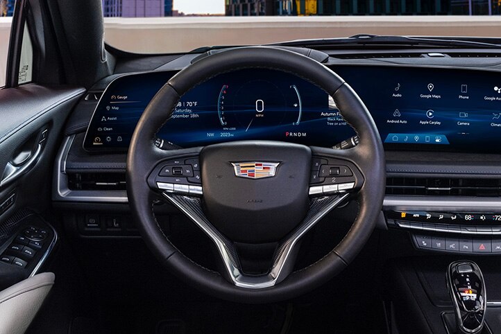 Volante forrado en piel en tu nueva Cadillac XT4 2025