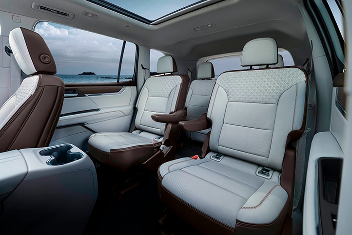 Asientos premium y amplio espacio de GMC Acadia 2026, SUV de 7 pasajeros